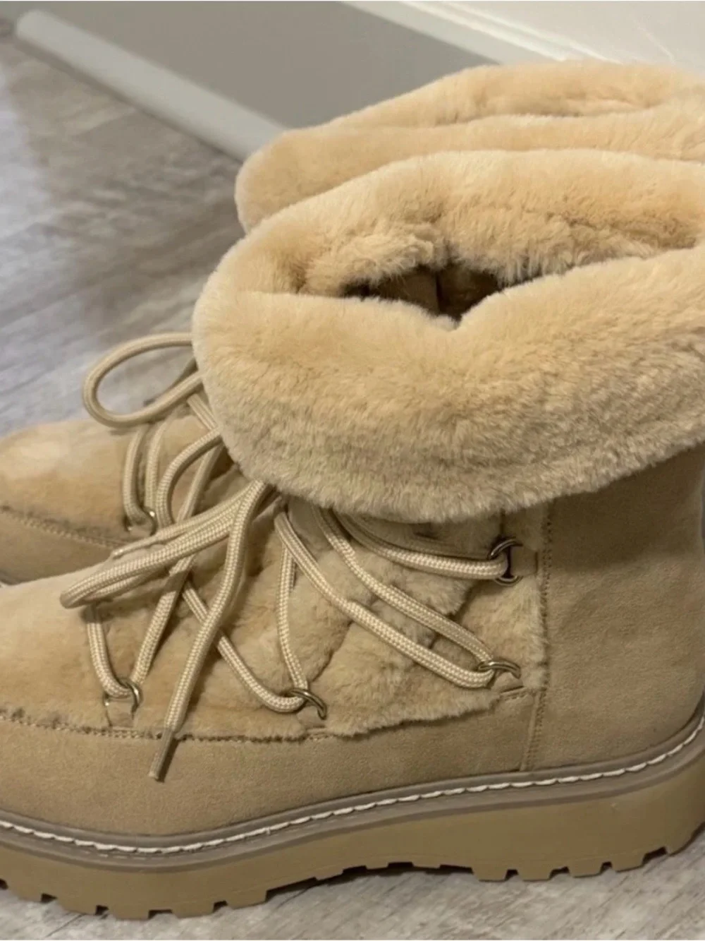 JLO Jennifer Lopez Women 7.5 M Tan Beige Faux Fur Winter Lace Up Ankle Boots NIB